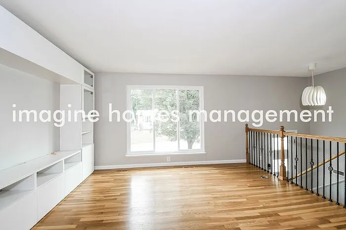 11946 Glenvalley Dr — Photo 4