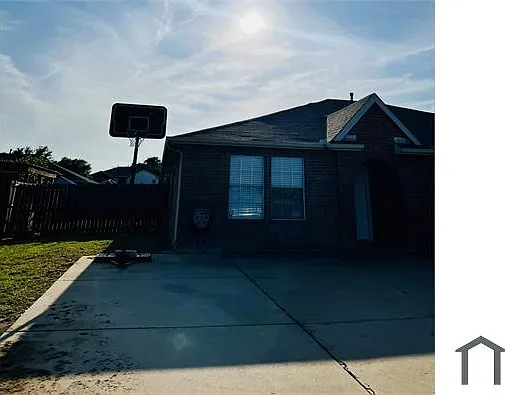 4 bed, 2050 sqft, $3,500 — Photo 3