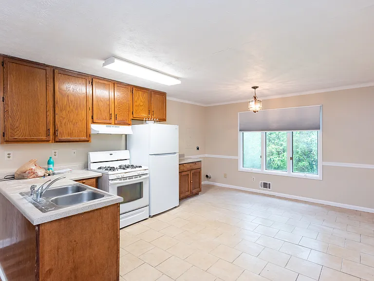 large eat in kitchen