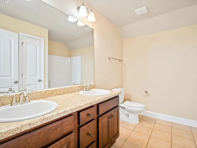 23946 Devonfield Ln — Photo 18