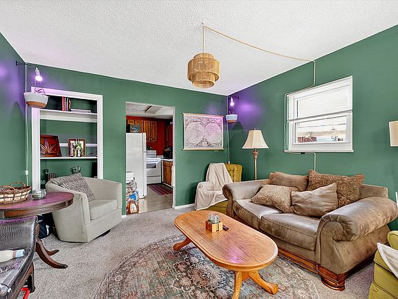 4th image of 425 Arthur Ave