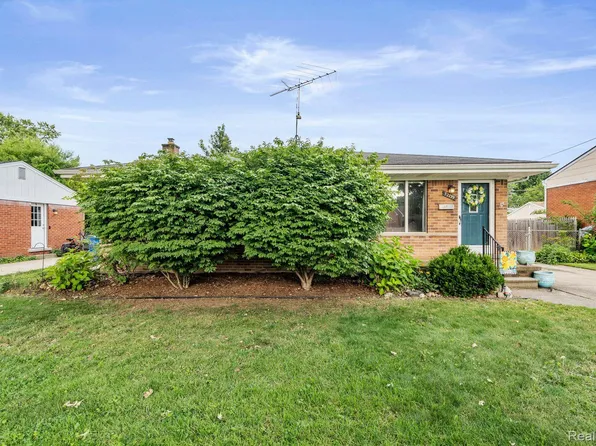 32739 Tuxedo Ct, Warren, MI 48092