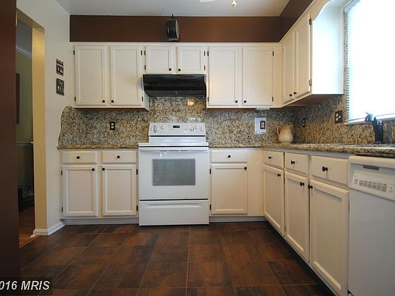 3rd image of 849 Singing Hills Ct