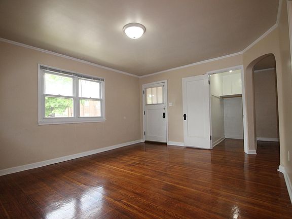 5th image of 501 N Woodruff Place West Dr
