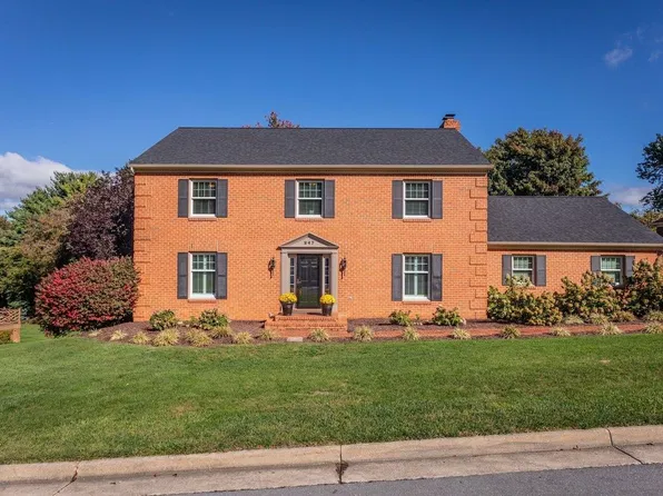 247 Divot Dr, Harrisonburg, VA 22802