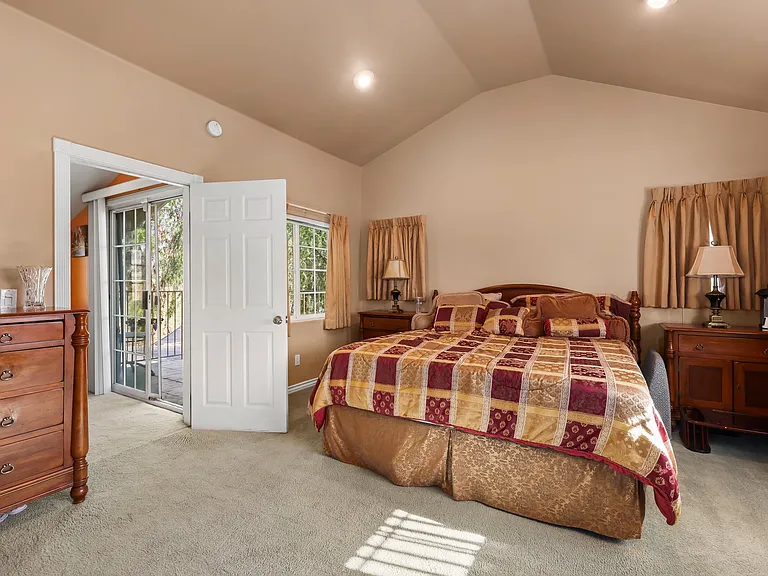 10262 Sierra Hwy — Photo 5