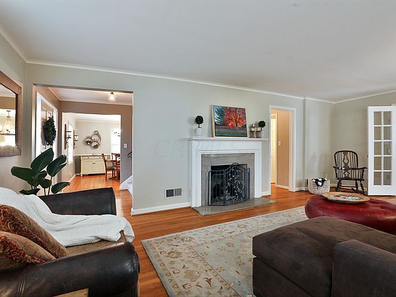 4th image of 113 W Riverglen Dr
