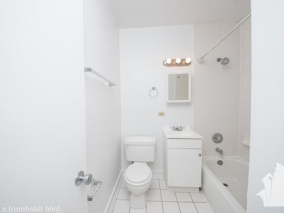 4th image of 1852 N Humboldt Blvd #426