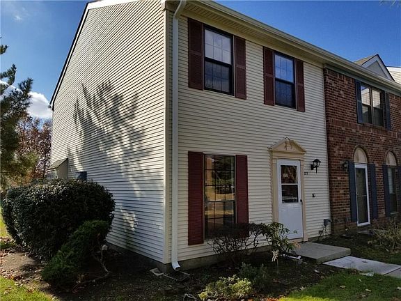 3rd image of 377 Bromley Pl