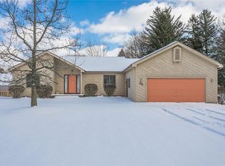 32 Homewood Ln, Rochester, NY 14609