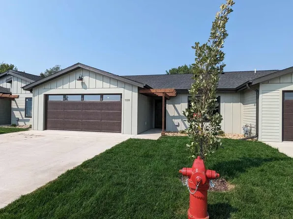 1520 Blaines Way, Spirit Lake, IA 51360