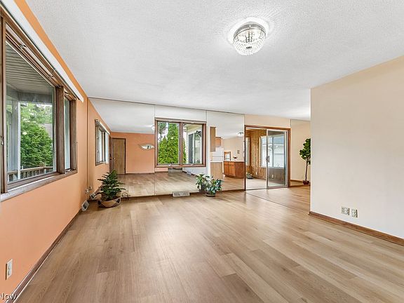 5th image of 1614 Rosewood Ave