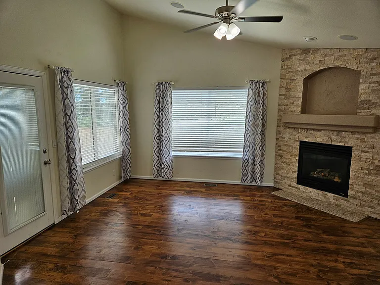 6686 Solana Dr — Photo 2