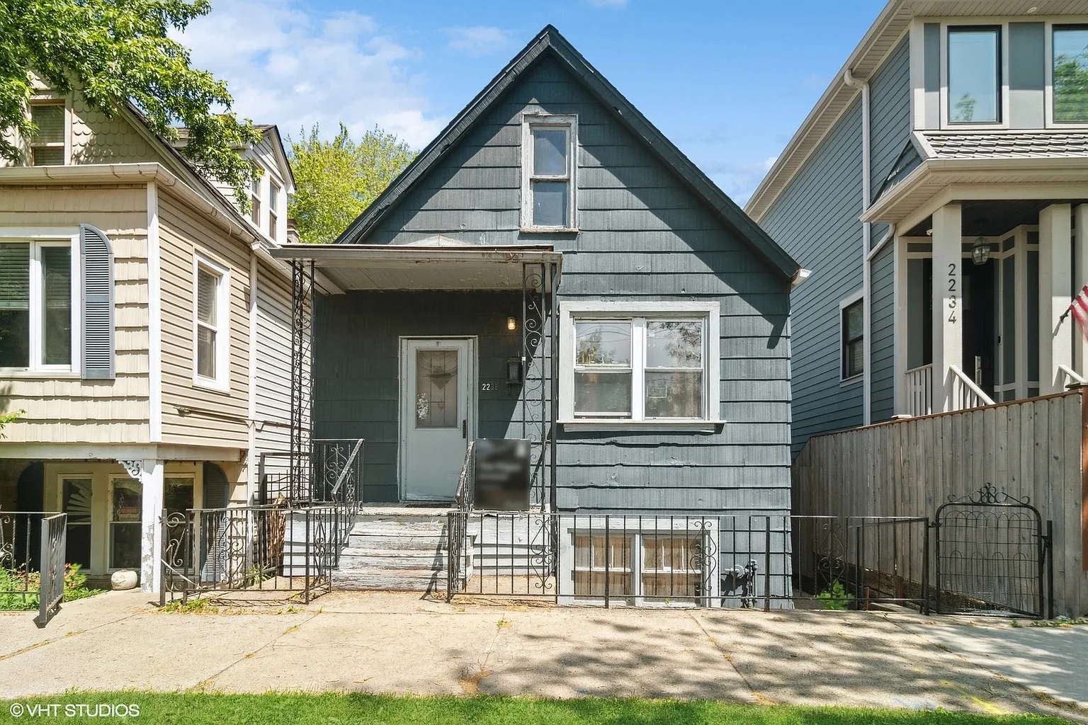 2236 W Oakdale Ave photo 1