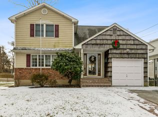 209 8th Ave, East Northport, NY 11731