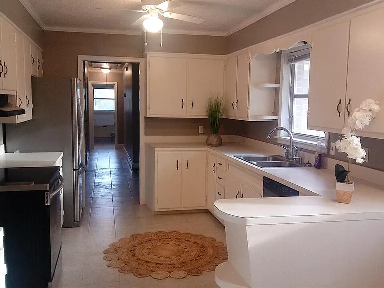 203 Walnut Dr — Photo 4