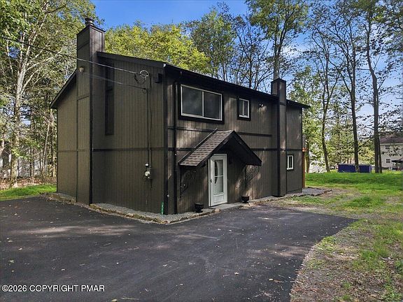 2nd image of 215 Dorset Rd