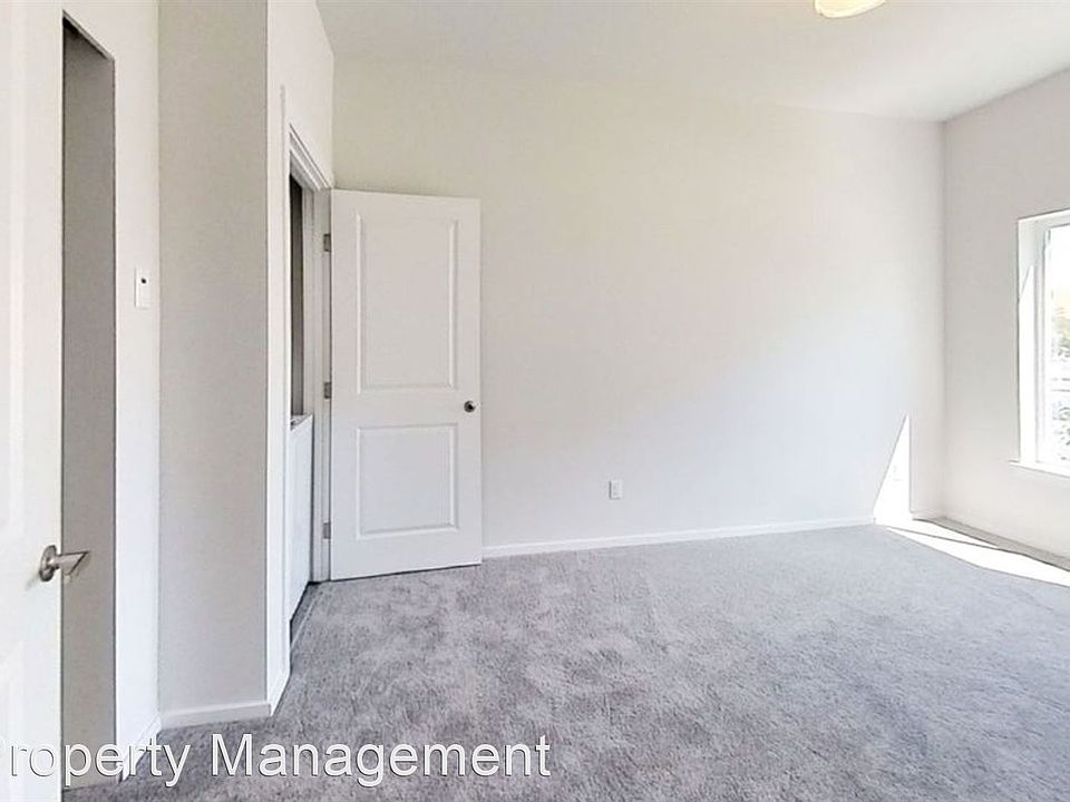 1st image of 2540 S 42nd St #108