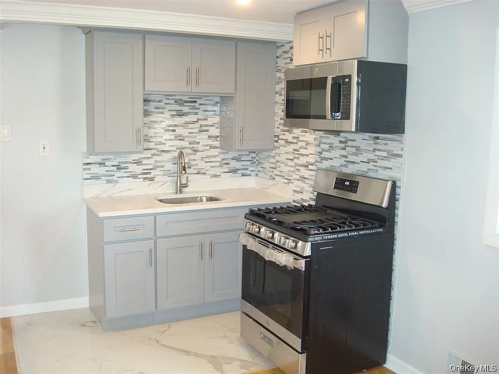 1 bed, 1.0 bath, 900 sqft, $2,200 — Photo 2