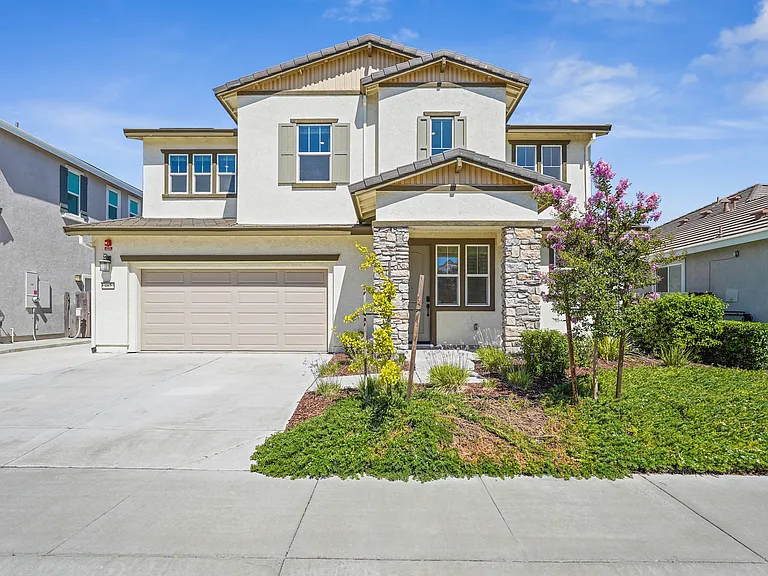 467 Yarrow Dr — Photo 1