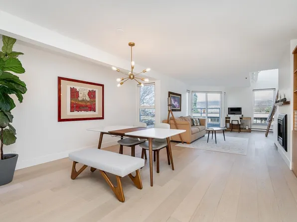 2240 York Ave, Vancouver, BC V6K 1C6