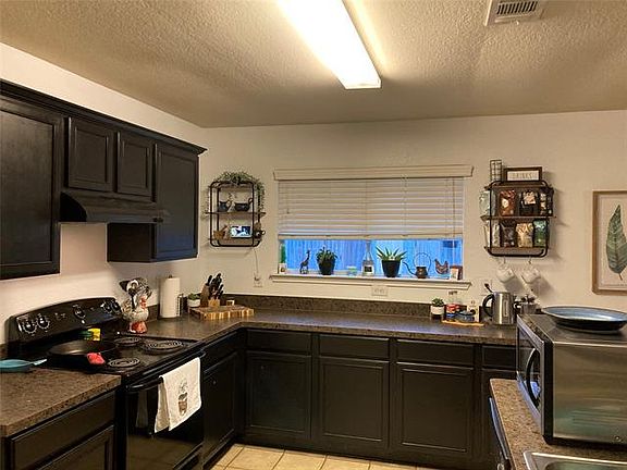 3rd image of 204 Equestrian Dr