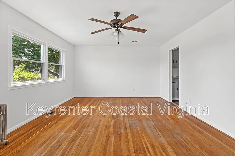 3 bed, 2.0 bath, 1053 sqft, $2,000 — Photo 4