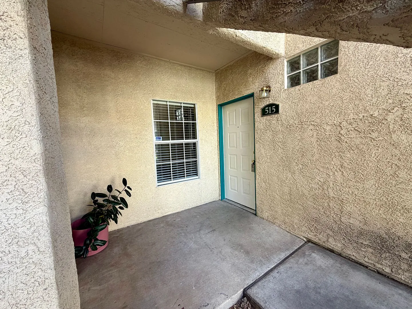 Spectacular condo in the heart of Green Valley — Photo 3