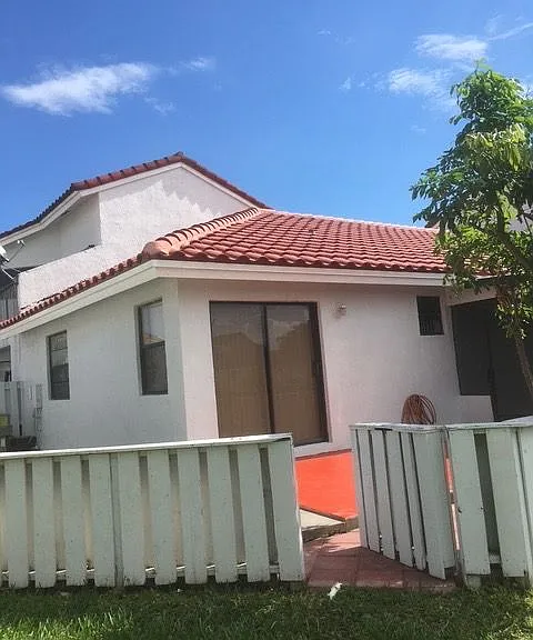 1703 San Remo Cir — Photo 31
