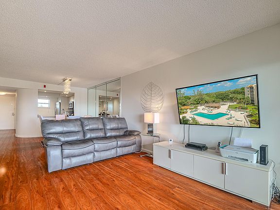 2nd image of 3930 Inverrary Boulevard #703-d
