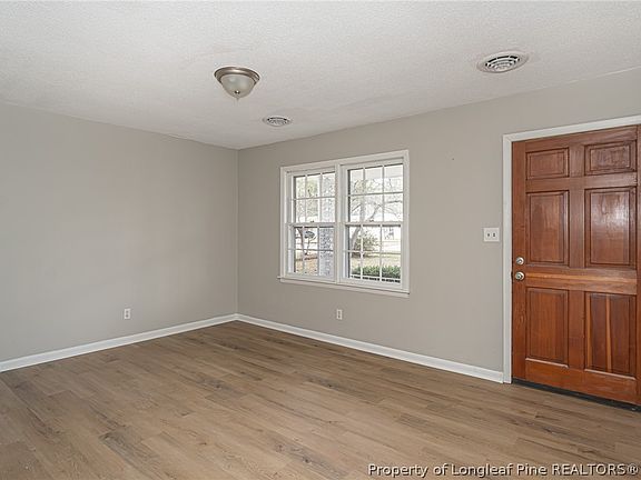 3rd image of 107 Victoria Dr