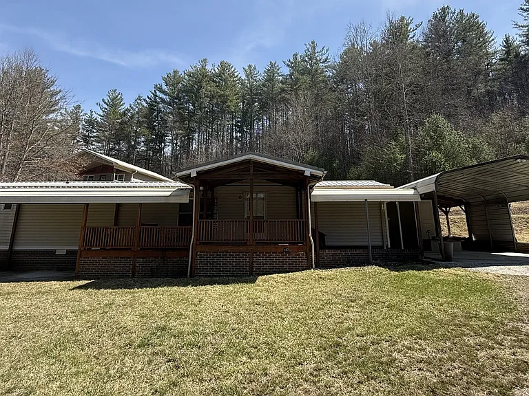 147 Hiatt Ln — Photo 1
