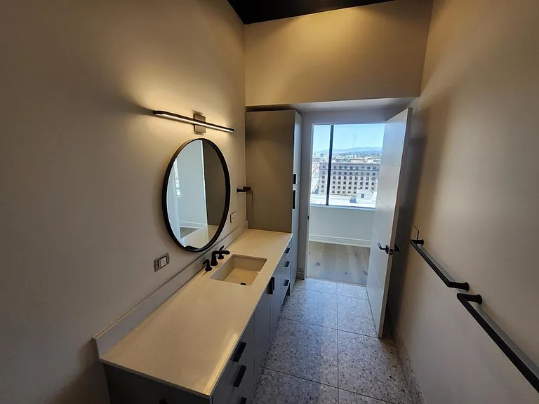 515 W Sprague Ave — Photo 12