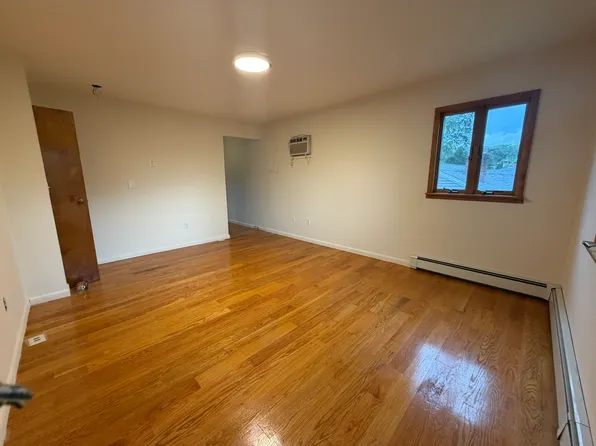 (undisclosed Address), Huntington Station, NY 11746