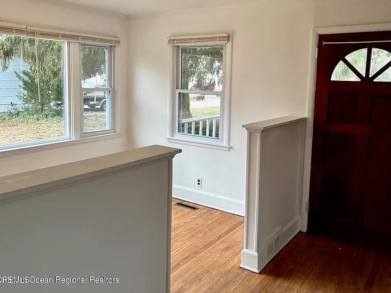1608 Bay Ave #1 — Photo 4