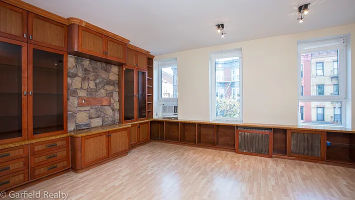 Rented by Garfield Realty  | media 21