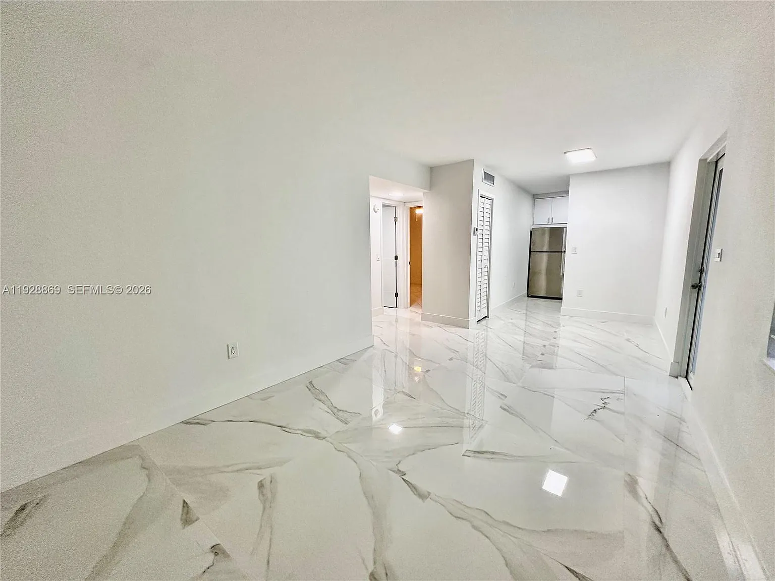 2 bed, 620 sqft, $2,300 — Photo 1