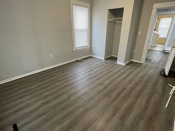 4th image of 2211 Queen Ave N #1