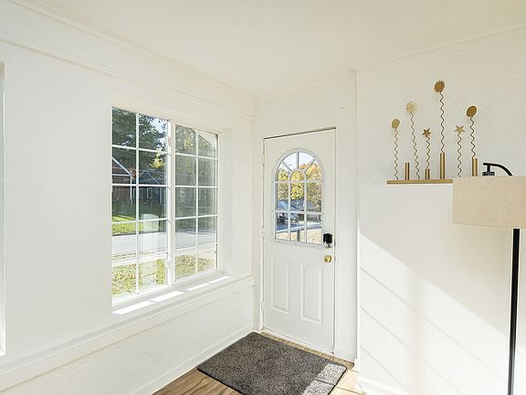 4th image of 3111 Leado Ave