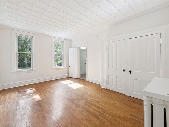 5th image of 108 S Saint Clair St