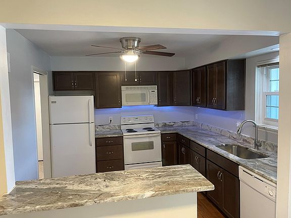 5th image of 30975 Pointe Of Woods Dr APT 4