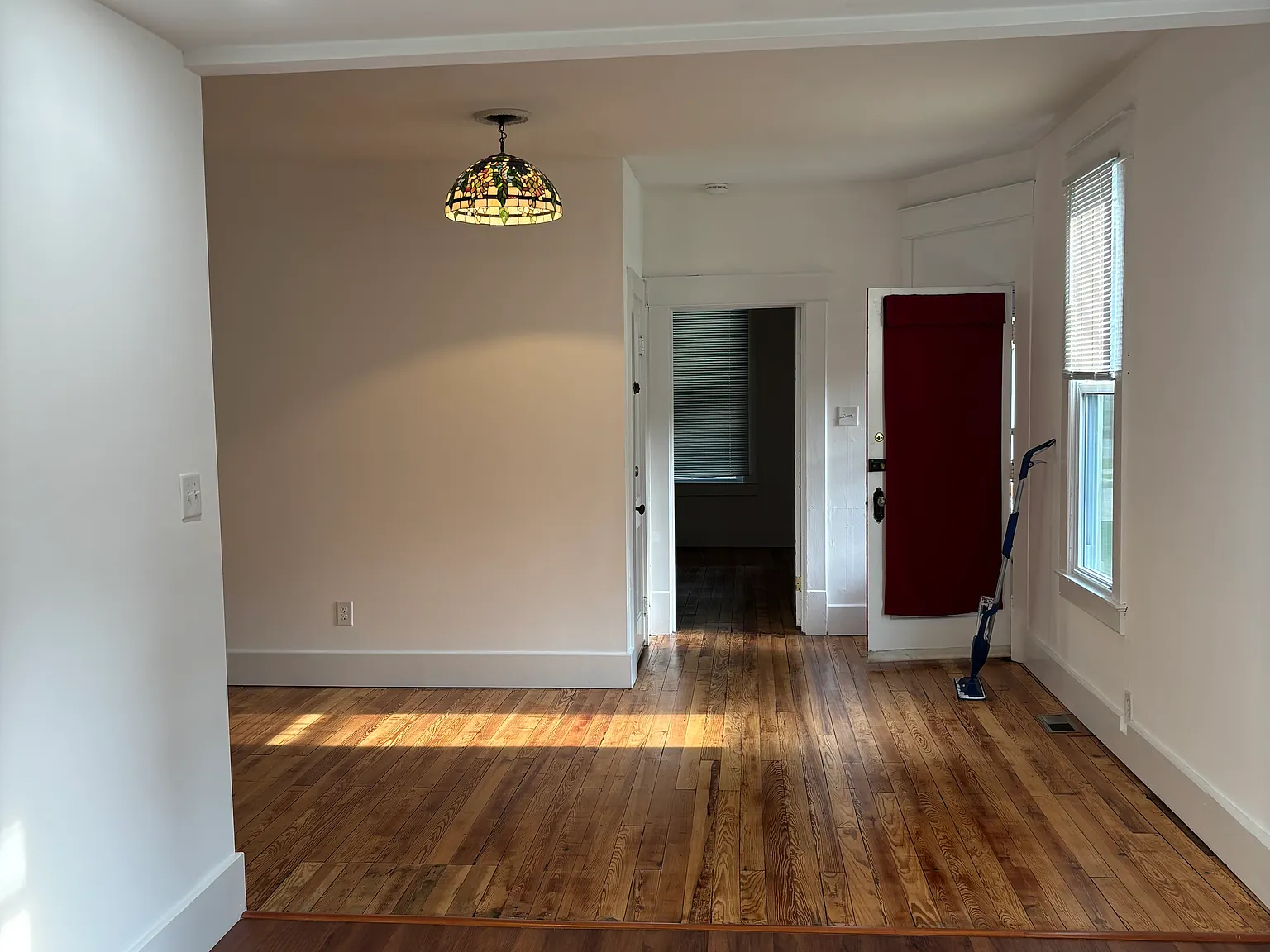 3 bed, 1273 sqft, $3,900 — Photo 2
