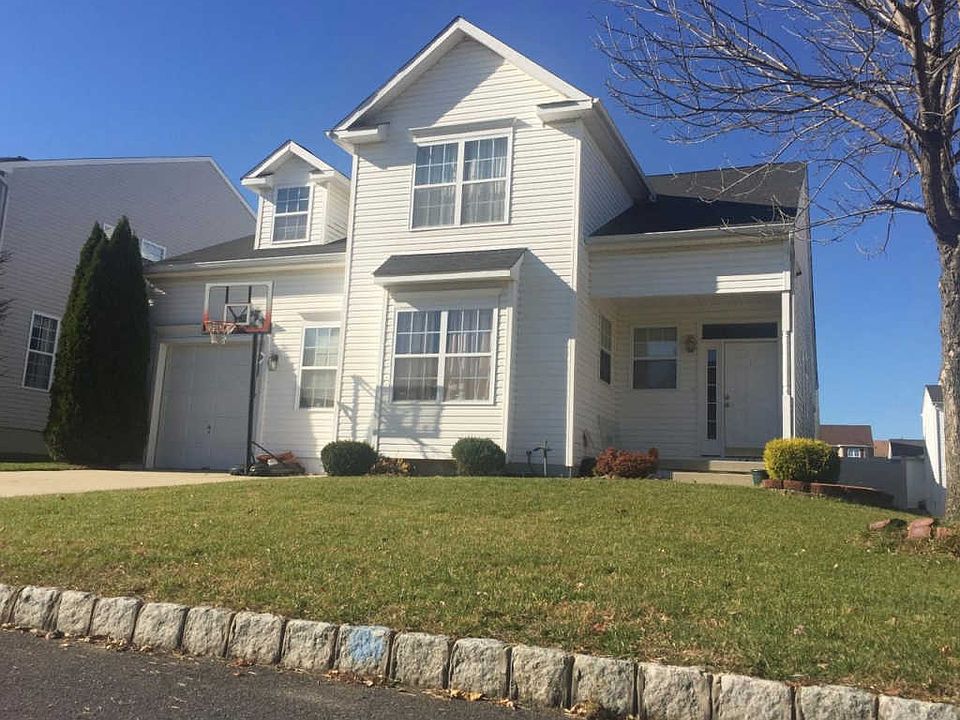 1st image of 173 Nathan Hale Dr