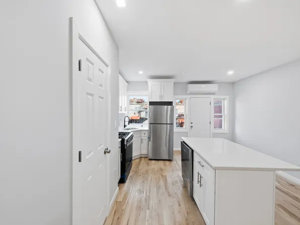 309 East 59th Street image 2 of 17