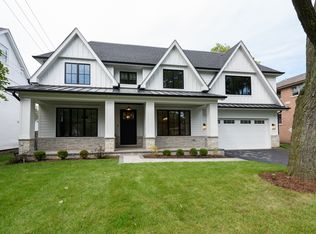 1920 Robincrest Ln, Glenview, IL 60025
