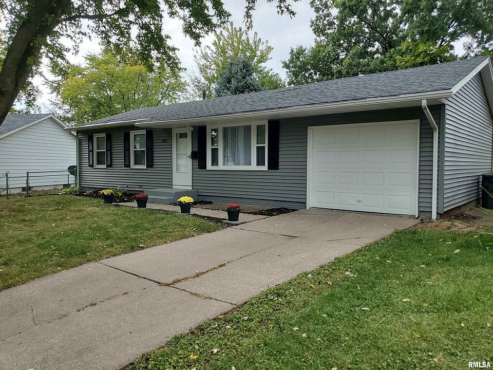 1st image of 2211 Waveland Dr