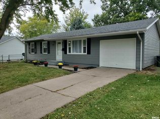2211 Waveland Dr, Bettendorf, IA 52722