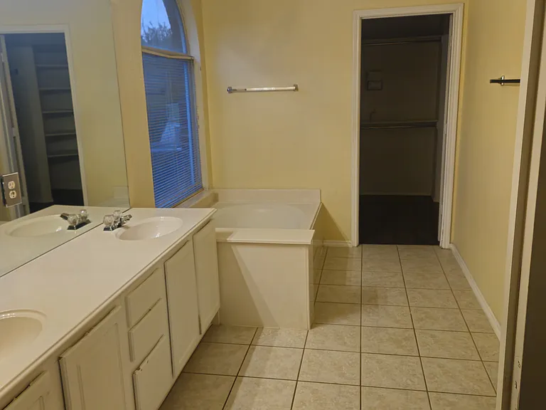 6105 Silverleaf Ln — Photo 16