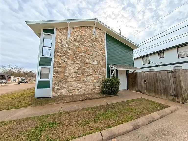 2406 Toro Ln #D — Photo 2