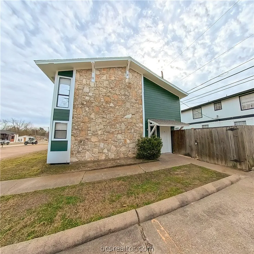 Building Photo - 2406 Toro Ln #D